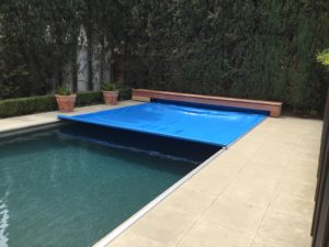 Automatic pool cover closing