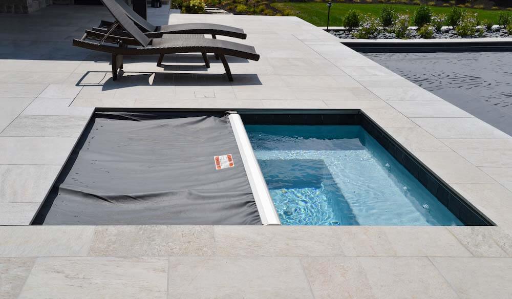 Automatic pool cover for spa